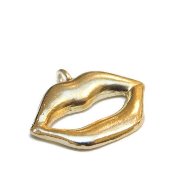 Jewelry - Lusciouse Lip Pendant 14k Yellow Gold!!